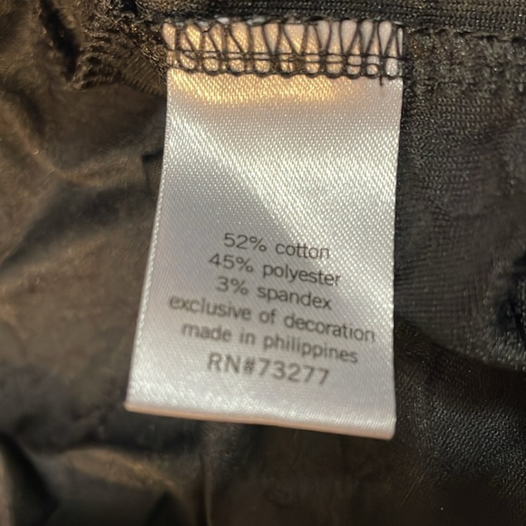 EVRI Women’s 3X Black Semi Sheer Textured  Floral V Neck Short Sleeve Top - Picture 6 of 7